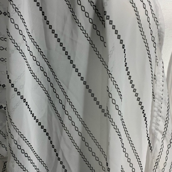 Ladies coverup - Picture 2 of 3